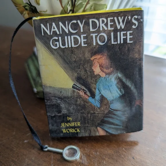 Nancy Drew Guide to Life by Jennifer Worick - Picture 2 of 3